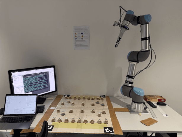 UR5e Xiangqi cobot system